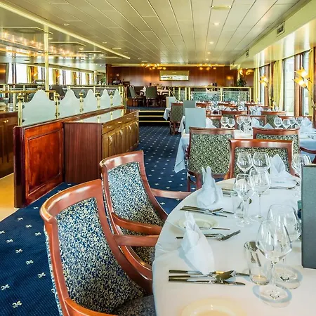 Kd Hotelship Comfort מלון