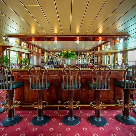 Kd Hotelship Comfort מלון 3*